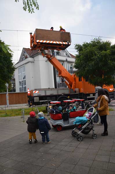 Kinder mit U1-Platz in Gerresheim auf dem Markt